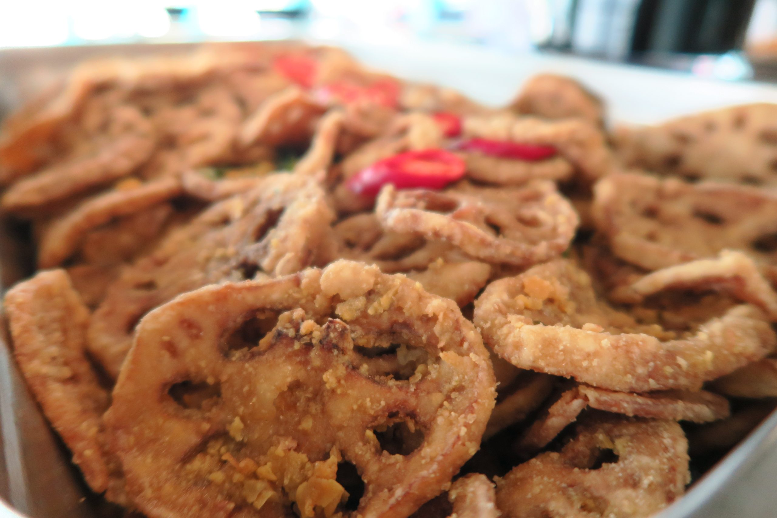 Golden pumpkin salted egg lotus root chips